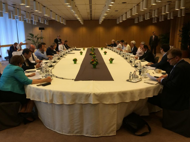 Ο μυστικός… ύπνος του Γιούνκερ στη σύνοδο κορυφής