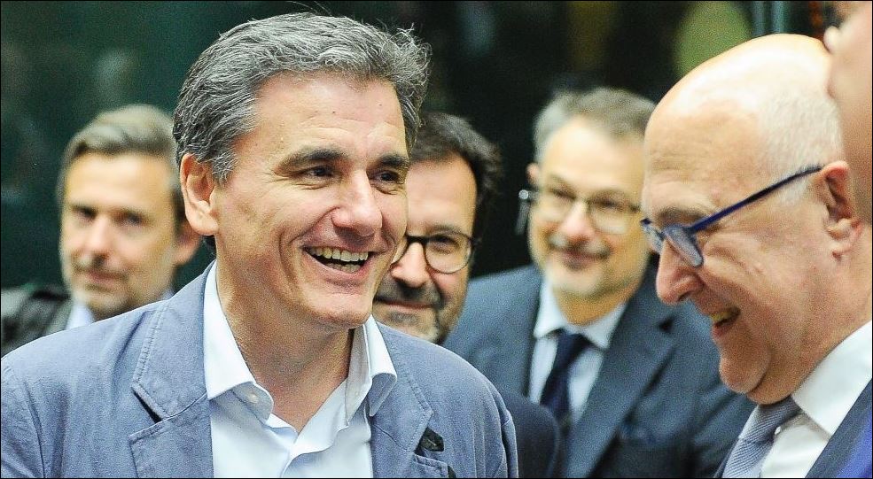 Σε ευχάριστο κλίμα η συνάντηση του Τσακαλώτου με τον Σαπέν – ΦΩΤΟ