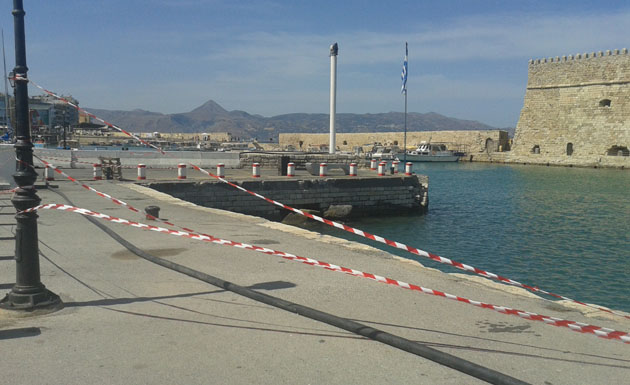 Νεκρή ανασύρθηκε 33χρονη που έπεσε με το αυτοκίνητο σε λιμάνι