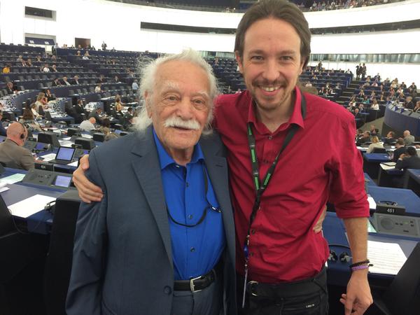 Ο Πάμπλο Ιγκλέσιας αγκαλιά με τον Γλέζο στο ευρωπαϊκό κοινοβούλιο – ΦΩΤΟ