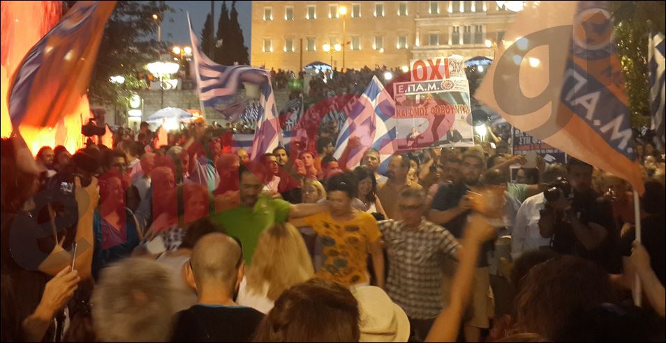 Το… έριξαν στο χορό στο Σύνταγμα – ΦΩΤΟ