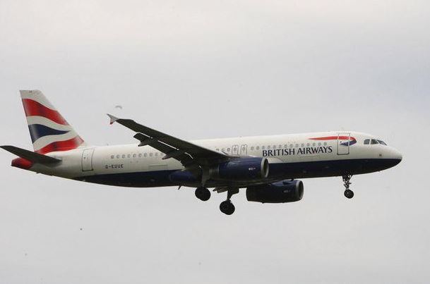Αναγκαστική προσγείωση αεροπλάνου της British Airways μετά από απειλή για βόμβα – ΤΩΡΑ