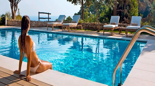 Οι 3 ασθένειες που συνδέονται με το κολύμπι στην πισίνα