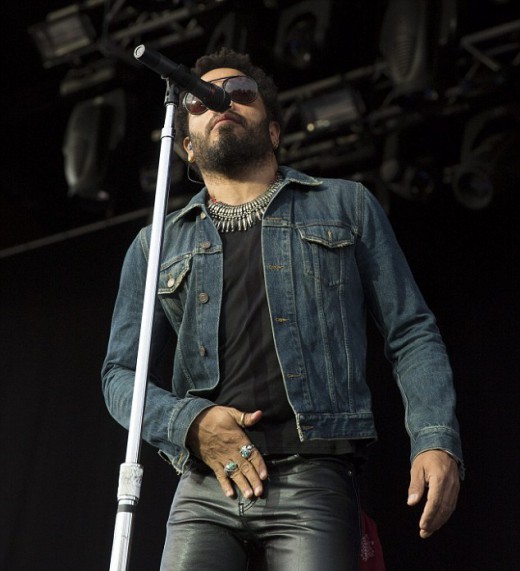 Σκίστηκε το παντελόνι του Λένι Κράβιτζ στη σκηνή – ΒΙΝΤΕΟ