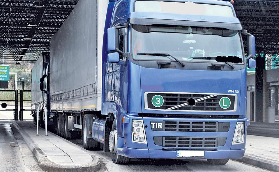 Η νταλίκα “έκρυβε” 38 μετανάστες