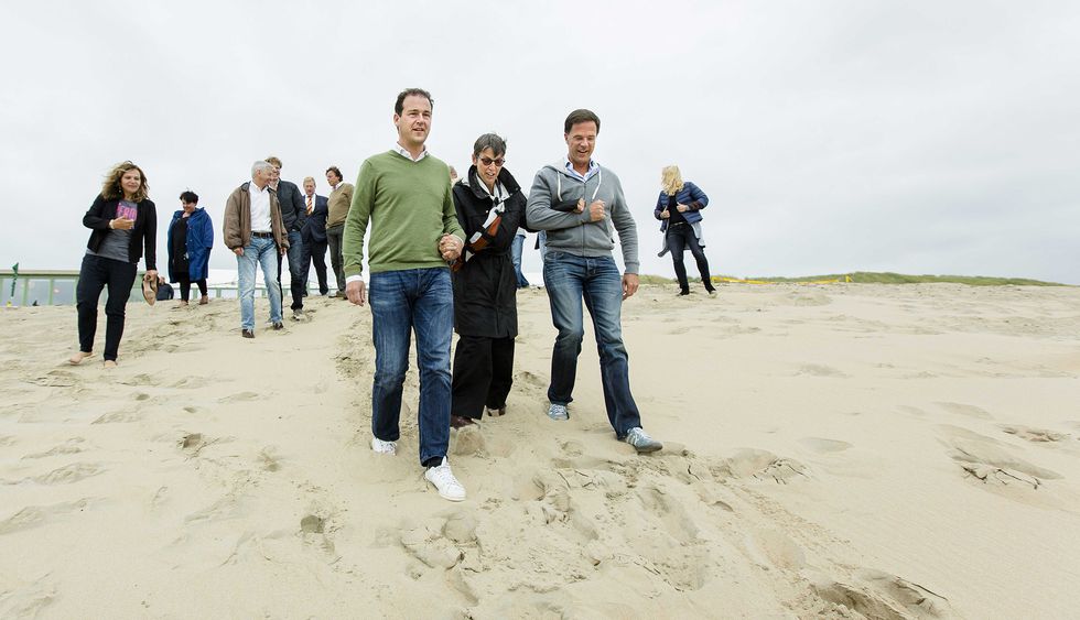 V.l.n.r. minister Lodewijk Asscher (Sociale Zaken), staatssecretaris Jetta Klijnsma (Sociale Zaken) en premier Mark Rutte.