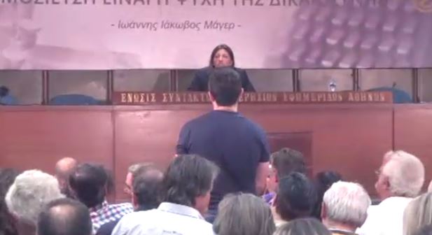 Παρέμβαση των συμβασιούχων της βουλής στην ομιλία της Κωνσταντοπούλου