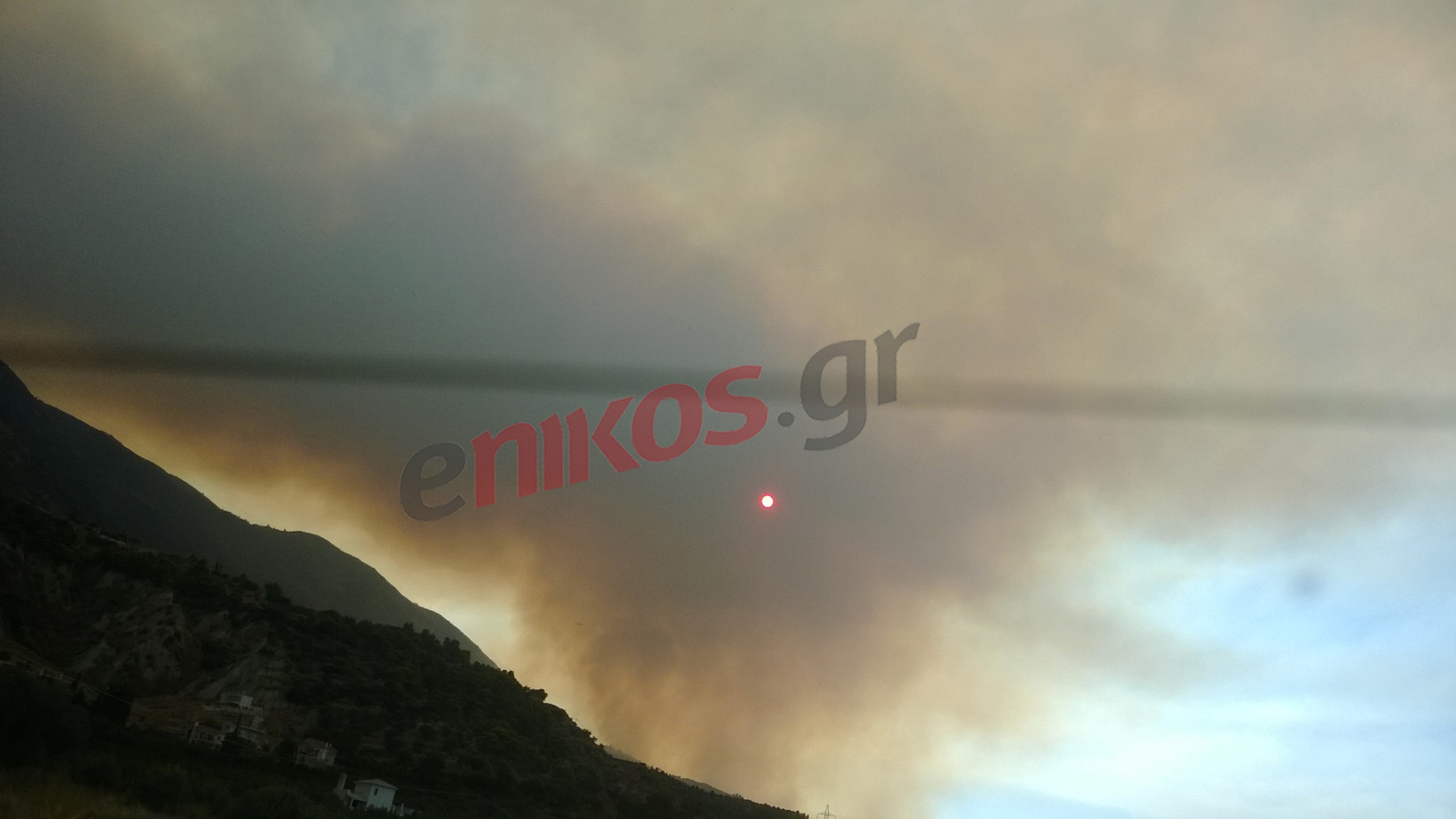 Σε εξέλιξη η φωτιά στην Καλλιθέα Ξυλοκάστρου