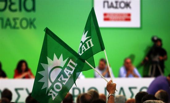 Το ΠΑΣΟΚ απαντά στον Παππά: Αλλάζει ο Μανωλιός και βάζει τα ρούχα του αλλιώς