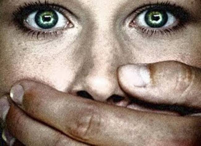 Le Figaro: Ένας βιασμός καταγγέλλεται κάθε 40’ στη Γαλλία