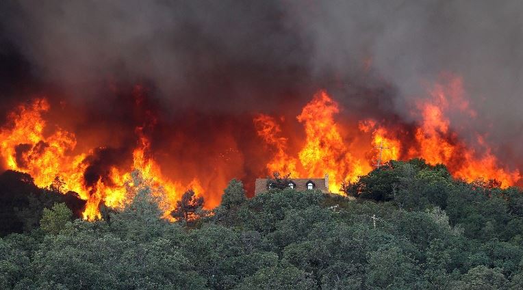 Μαίνονται οι μεγάλες πυρκαγιές στην Καλιφόρνια