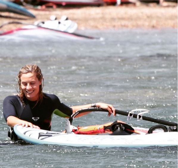 H Μελέτη αγόρασε selfie stick – ΦΩΤΟ