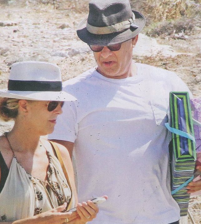 Οικογενειακές διακοπές στην Αντίπαρο για τον Τομ Χανκς – ΦΩΤΟ