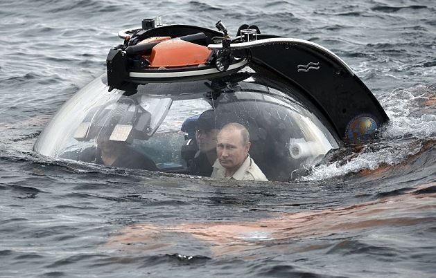 Η κατάδυση του Πούτιν με βαθυσκάφος ανοιχτά της Κριμαίας – ΦΩΤΟ