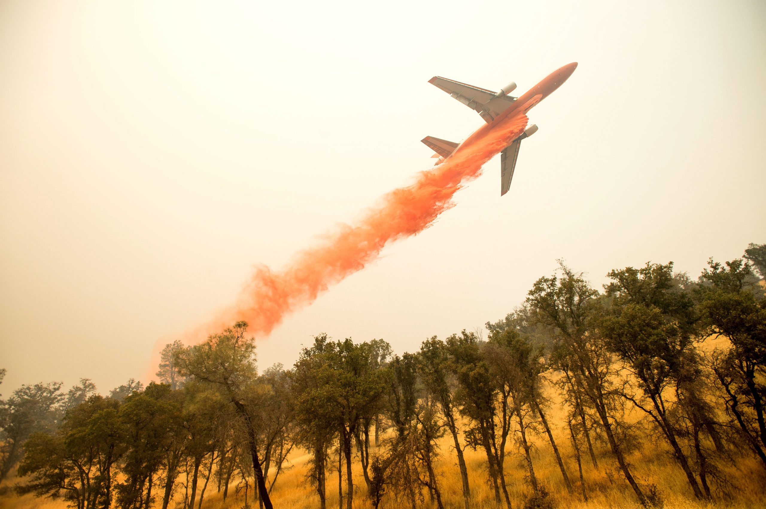 Συνεχής μάχη με τις φλόγες στην Καλιφόρνια