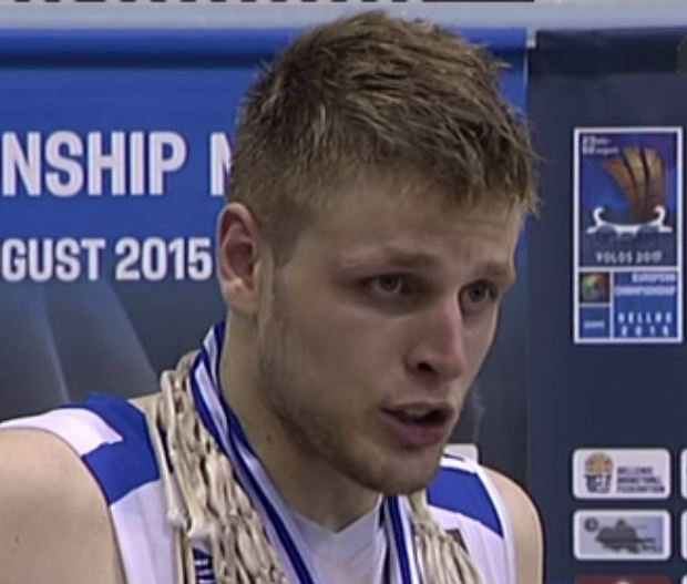 MVP ο Χαραλαμπόπουλος – “Δεν έχω νιώσει καλύτερα στη ζωή μου” – ΒΙΝΤΕΟ