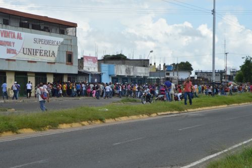 Ένας νεκρός σε λεηλασία σούπερ μάρκετ στη Βενεζουέλα