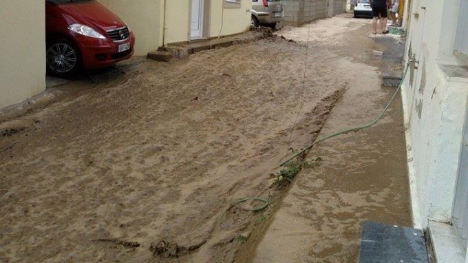 “Ποτάμια” οι δρόμοι στην Κρήτη – ΒΙΝΤΕΟ- ΦΩΤΟ