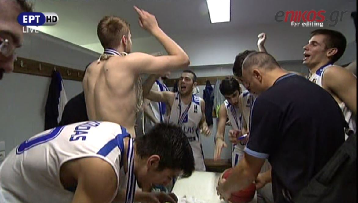 Το γλέντι στα αποδυτήρια της Εθνικής – ΒΙΝΤΕΟ