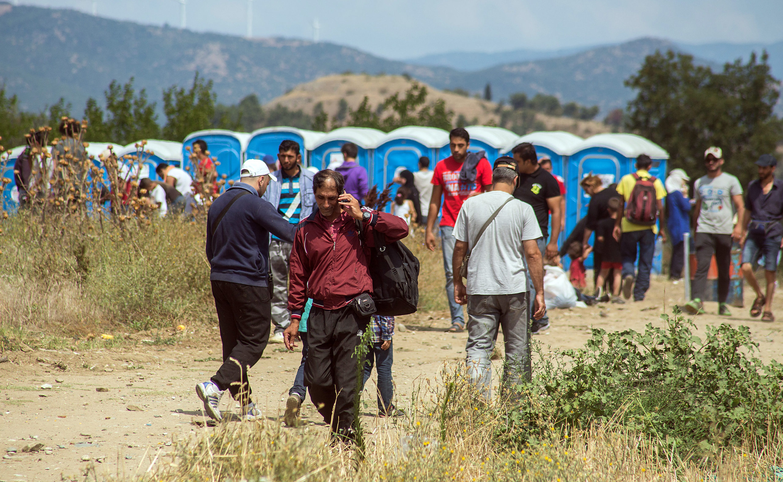 Οι μετανάστες μαζικά εισέρχονται στη Σερβία από τα Σκόπια