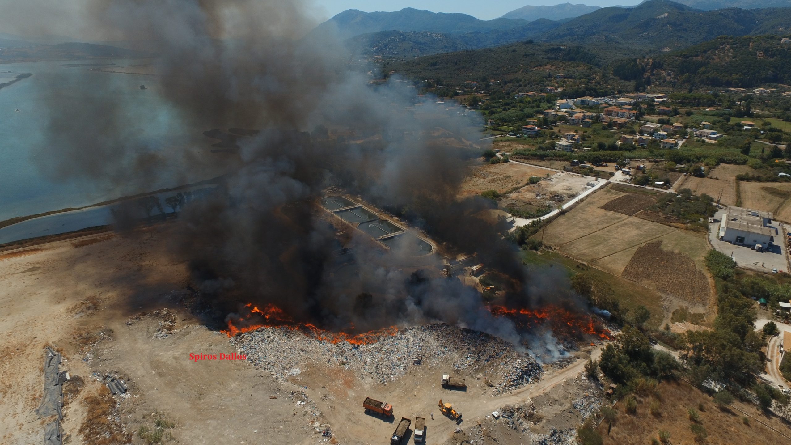Φωτιά στην χωματερή της Λευκάδας – ΦΩΤΟ