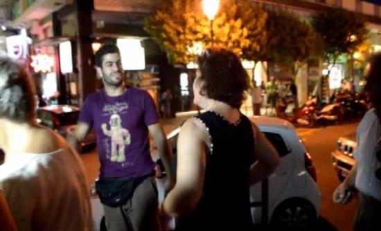 Πέταξαν αυγά σε Λαπαβίτσα -Τσανάκα – ΒΙΝΤΕΟ