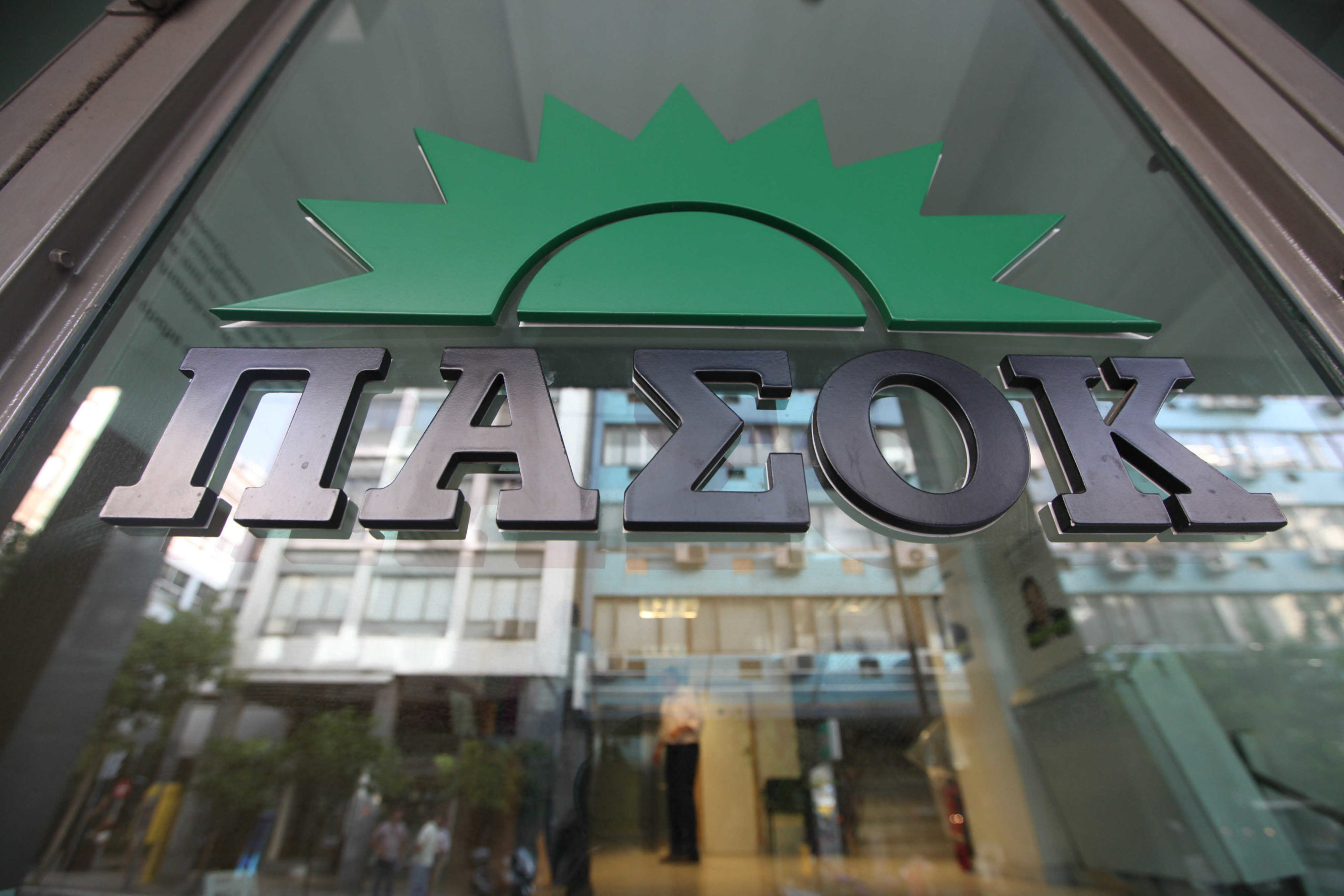 ΠΑΣΟΚ: Να δεσμευτεί o Τσίπρας ότι δεν θα υπάρχουν εξοντωτικά μέτρα στους αγρότες