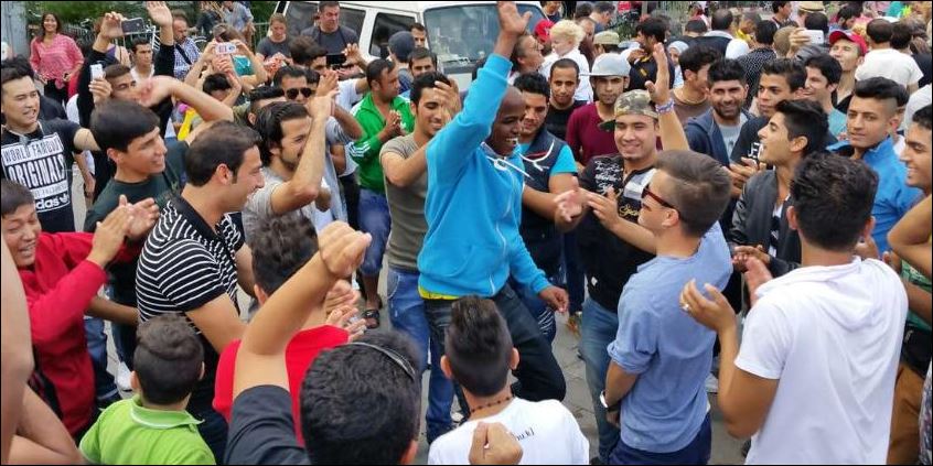 Bild: Οι Γερμανοί υπουργοί στο πλευρό των προσφύγων