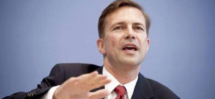 Εκπρόσωπος Μέρκελ: Αηδιαστική η βία κατά των προσφύγων