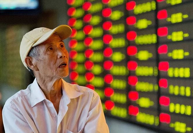 Βουλιάζει ξανά το χρηματιστήριο στην Κίνα