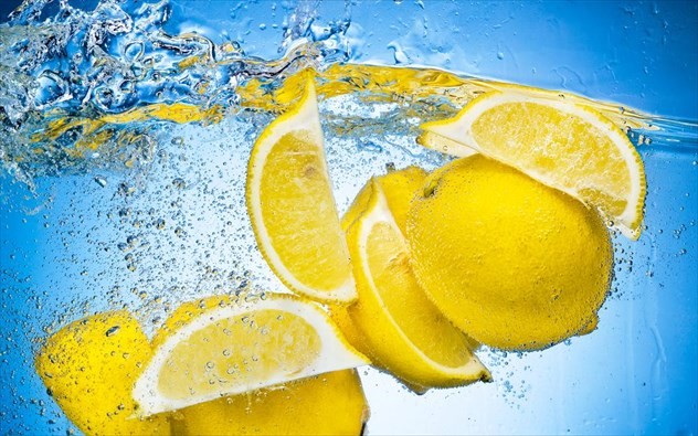 Τα μοναδικά οφέλη του λεμονόνερου στην υγεία μας