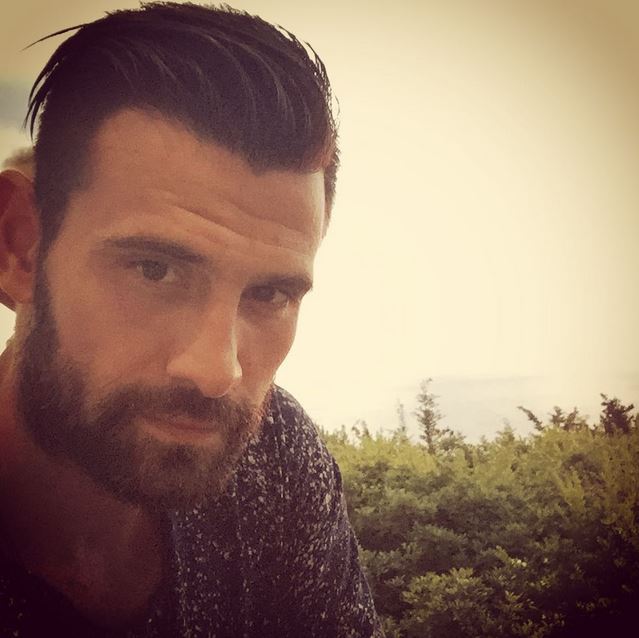 Στην Σαντορίνη με την… πριγκίπισσά του- ΦΩΤΟ