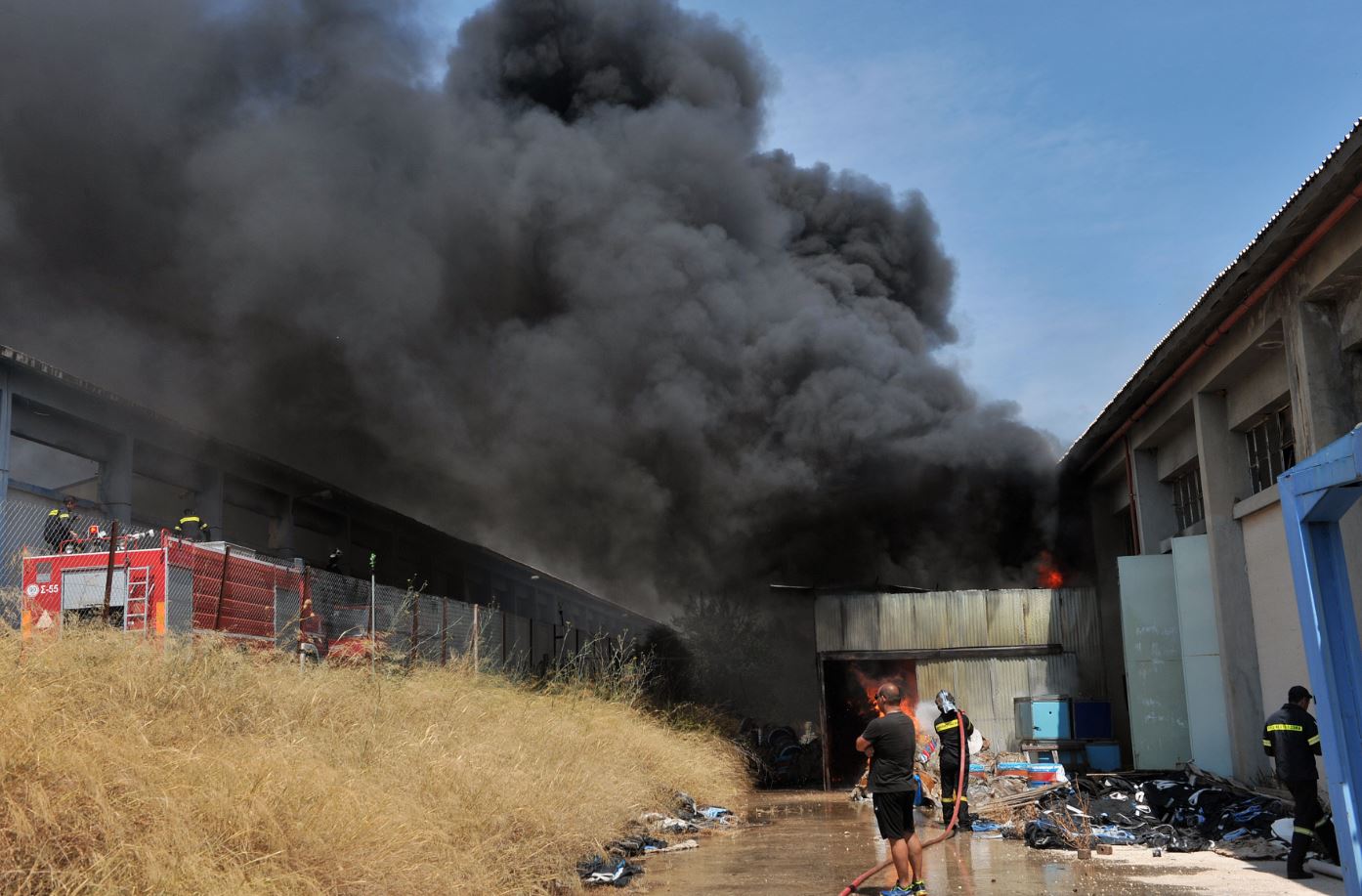 Κιάτο – Η φωτιά στο εργοστάσιο – ΦΩΤΟ