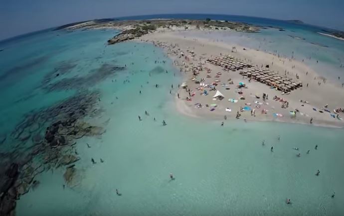 Βόλτα πάνω από το Ελαφονήσι – ΒΙΝΤΕΟ