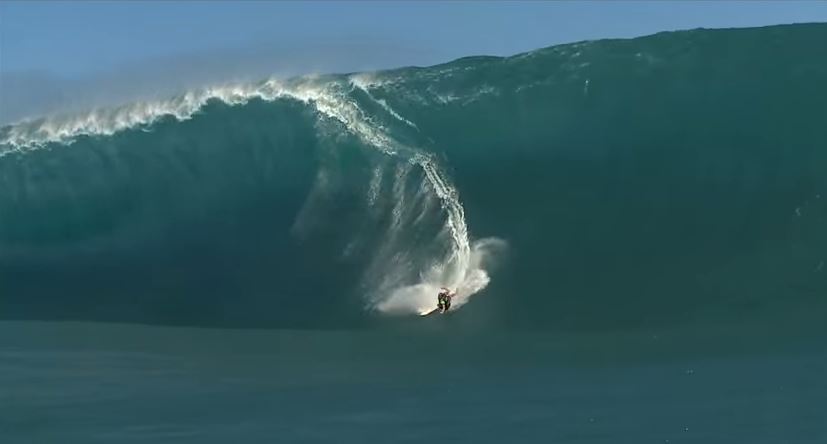 Πελώριο κύμα “καταπίνει” σέρφερ – Βίντεο που κόβει την ανάσα