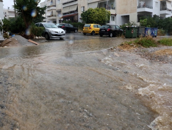 Προβλήματα από την καλοκαιρινή μπόρα στην Κρήτη – ΦΩΤΟ