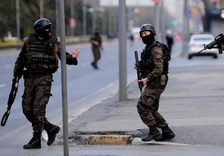 Πυρά εναντίον του προξενείου των ΗΠΑ στην Κωνσταντινούπολη