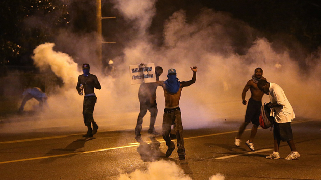 Πυροβολισμοί στο Φέργκιουσον στις εκδηλώσεις μνήμης για τον Μπράουν