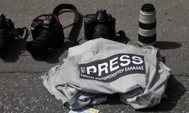 Η ΕΦΕ καταγγέλλει αυθαίρετες προσαγωγές φωτορεπόρτερ