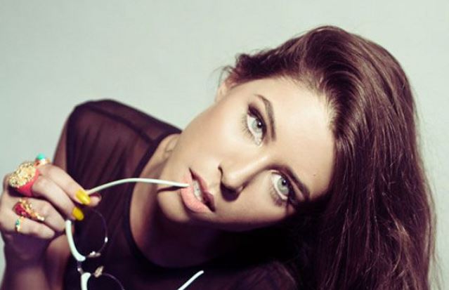 Η φωτογράφιση της Demy – ΦΩΤΟ