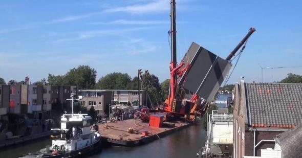 Δύο γερανοί έπεσαν πάνω σε σπίτια στην Ολλανδία – Πάνω από 20 τραυματίες – ΒΙΝΤΕΟ