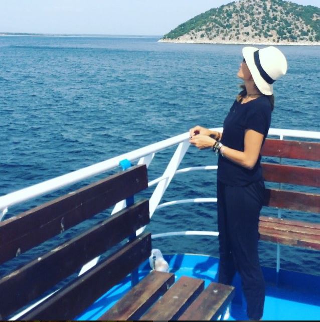 Η Βανδή ταΐζει γλάρους με… τρόμο – ΒΙΝΤΕΟ