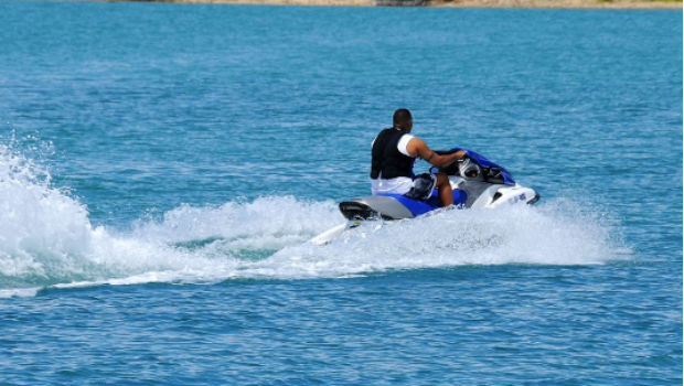 Μετέφερε μετανάστες με… τζετ σκι