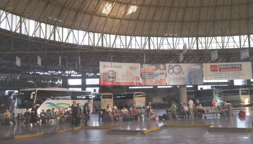 Θεσσαλονίκη- Με λεωφορεία των ΚΤΕΛ θα μεταφερθούν οι πρόσφυγες – ΦΩΤΟ