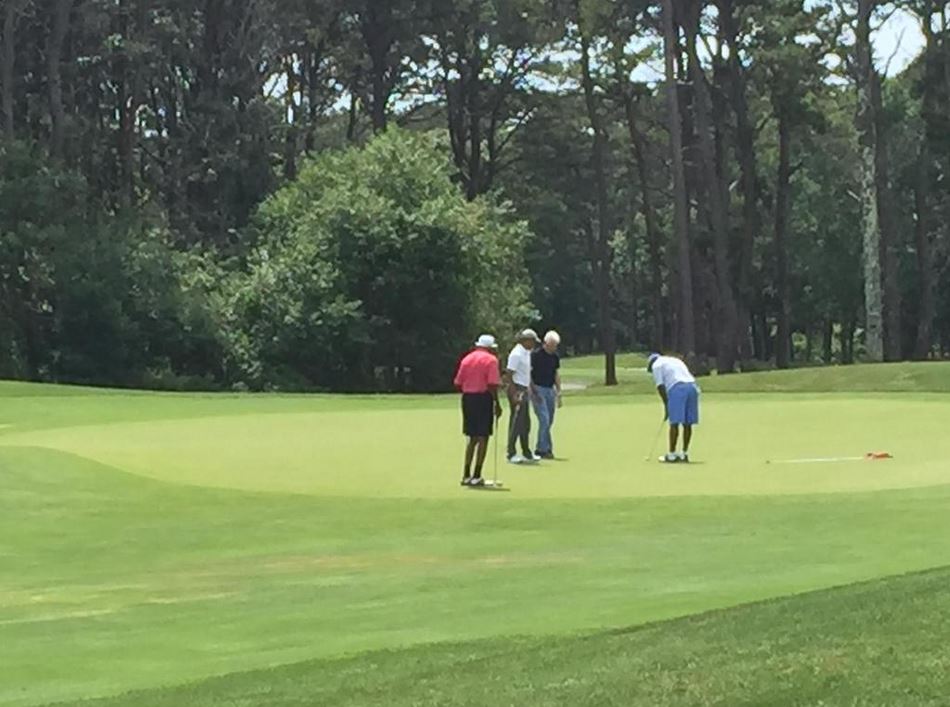 Στο γκολφ “αναμετρήθηκαν” Ομπάμα – Κλίντον – ΦΩΤΟ