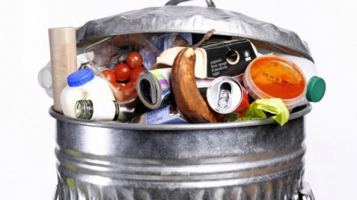 Ο μέσος Ευρωπαίος πετάει 123 κιλά τρόφιμα κάθε χρόνο