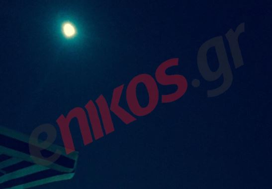 Το εκθαμβωτικό “μπλέ” φεγγάρι από την παραλία – ΦΩΤΟ