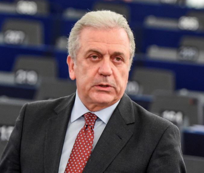 Συνάντηση Αβραμόπουλου – Χριστοδουλοπούλου την Πέμπτη για το μεταναστευτικό