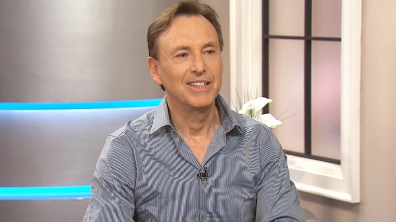 Ο άνθρωπος που εφηύρε το selfie stick είναι σήμερα εκατομμυριούχος – ΦΩΤΟ