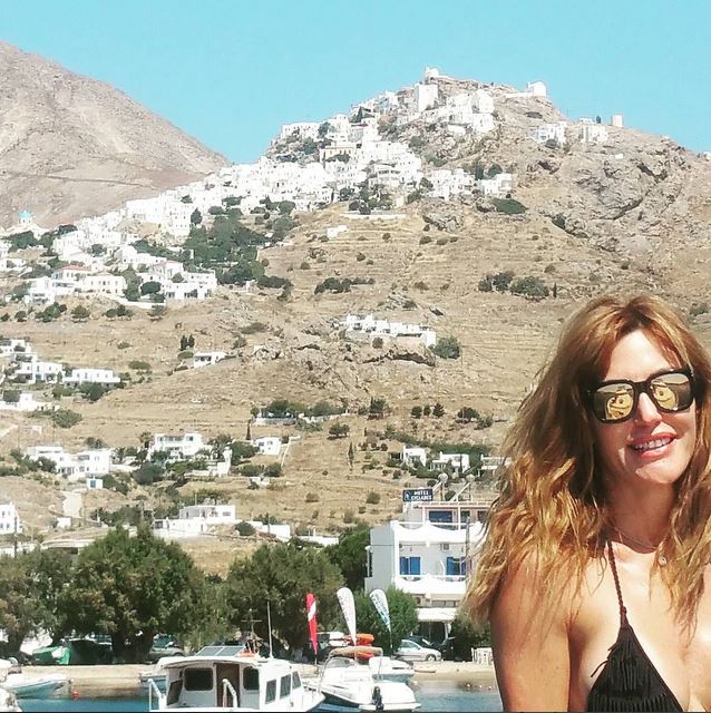 Στη Σέριφο για διακοπές η Χατζηβασιλείου – ΦΩΤΟ